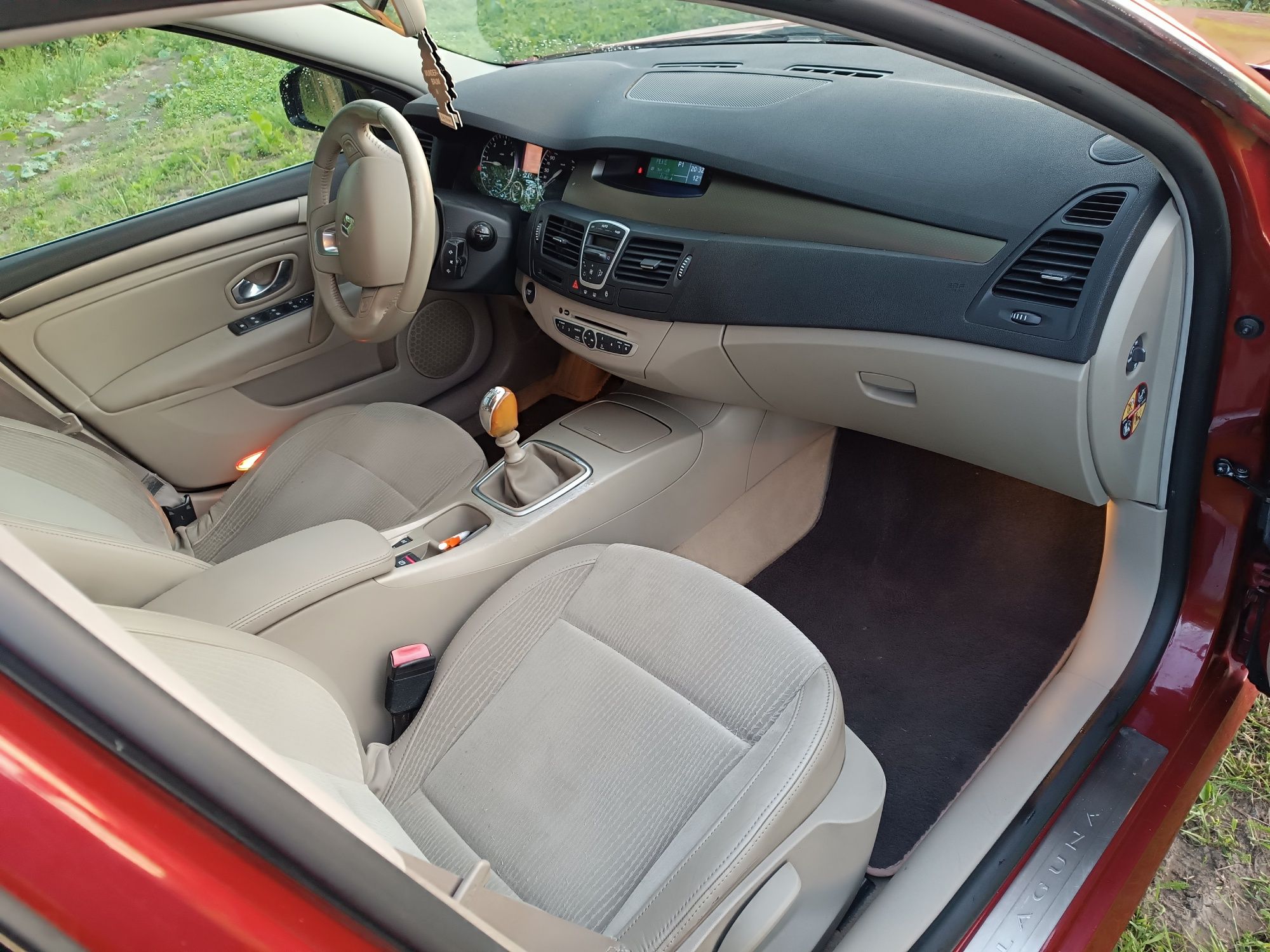 Renault Laguna III 2.0 dCi 150 KM BiXenon HAK