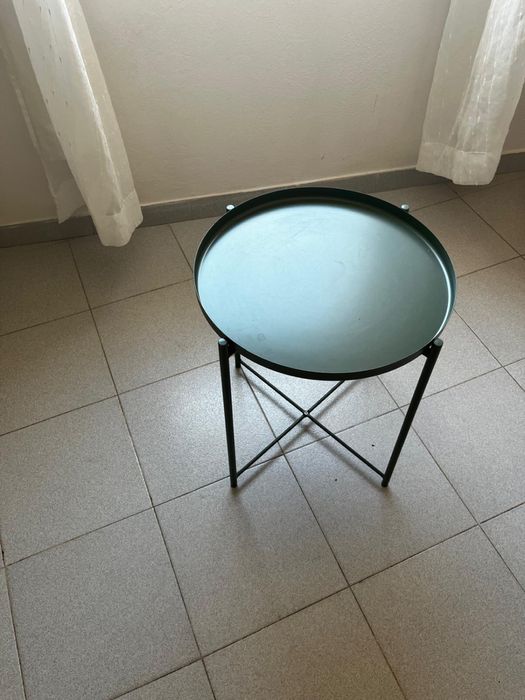 Mesinha de cabeceira verde 8 €