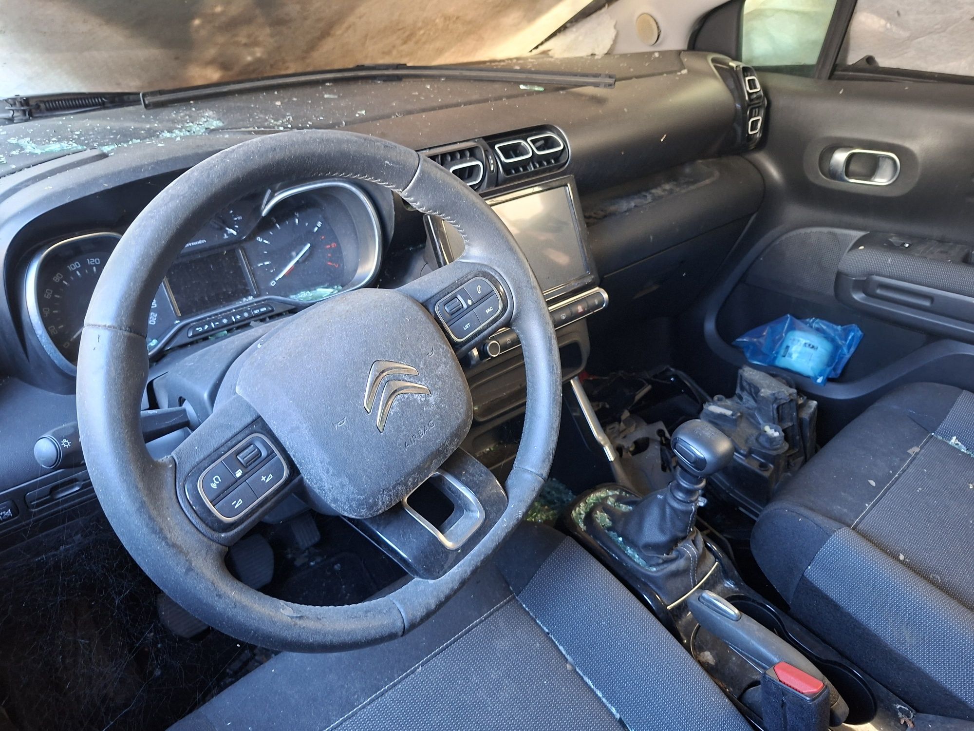 Mercedes w 213 seat arona Peugeot 206 ford fiesta  Citroën c3 aircross