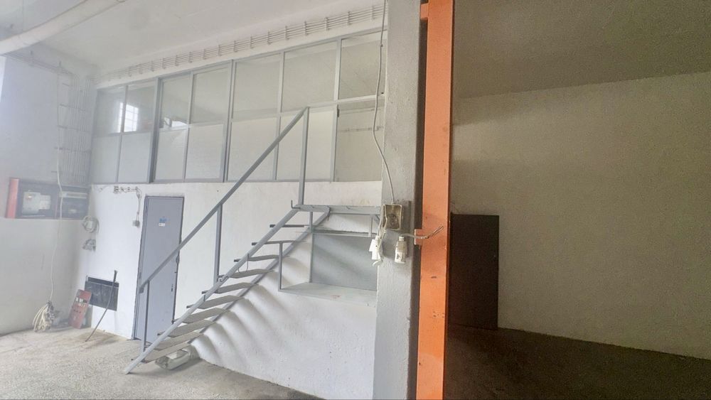 Armazem 210m2 odivelas