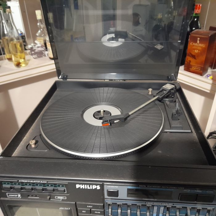 Aparelhagem  com gira discos antiga Philips