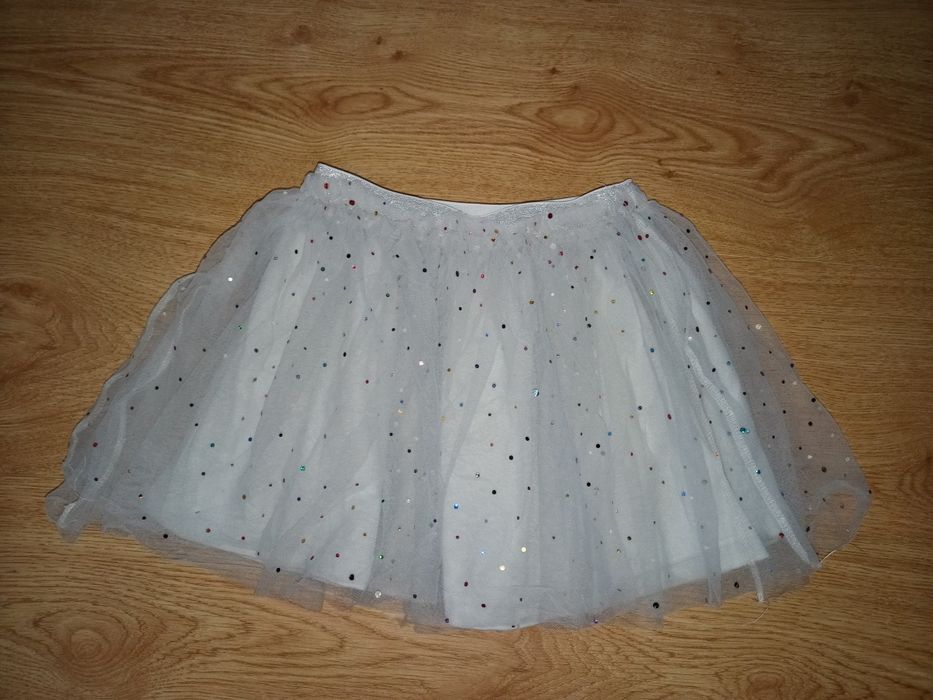 Tiulowa spodniczka 122/128 stan idealny