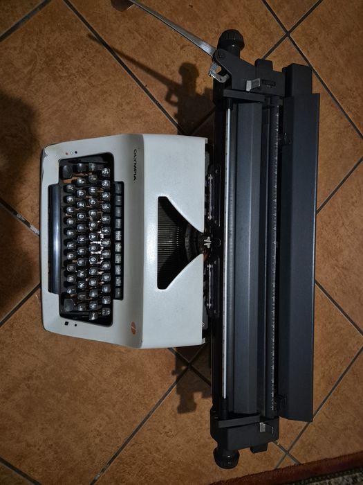 Máquina escrever Olympia