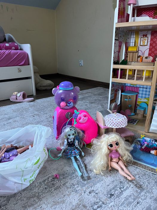 Domek dla lalek z wyposażeniem