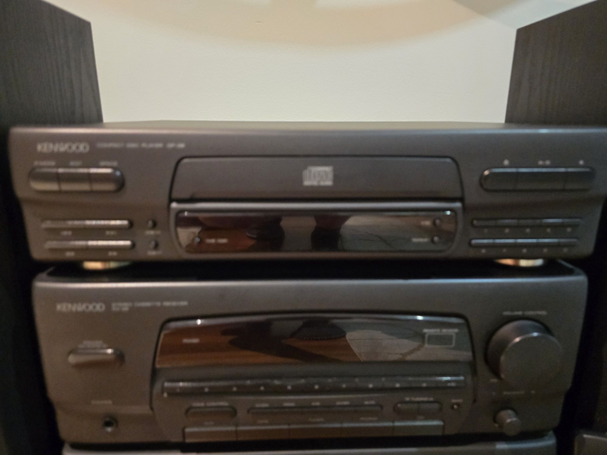 Aparelhagem de Música Kenwood.