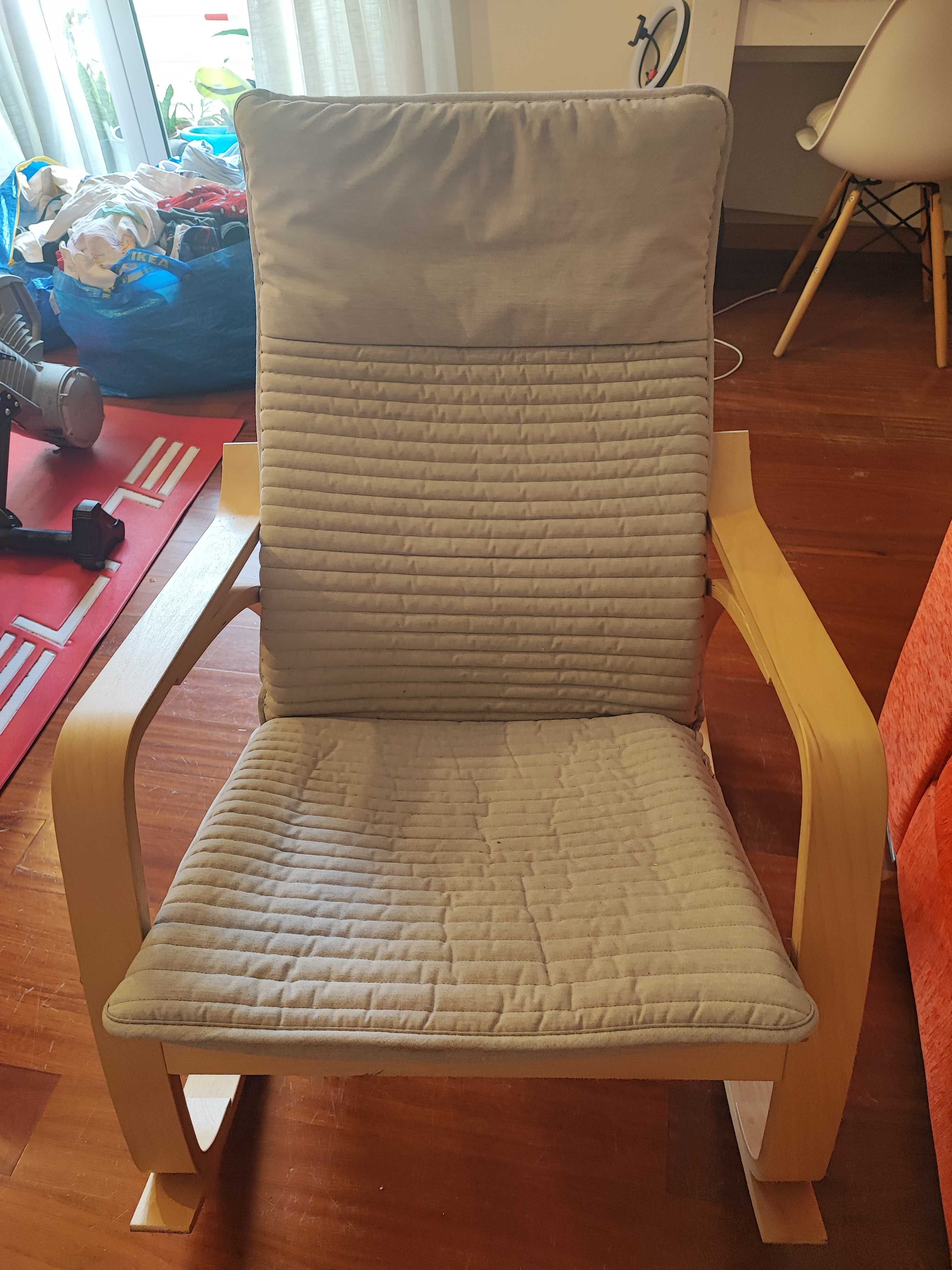 Cadeira de amamentação/ baloiço Poang IKEA