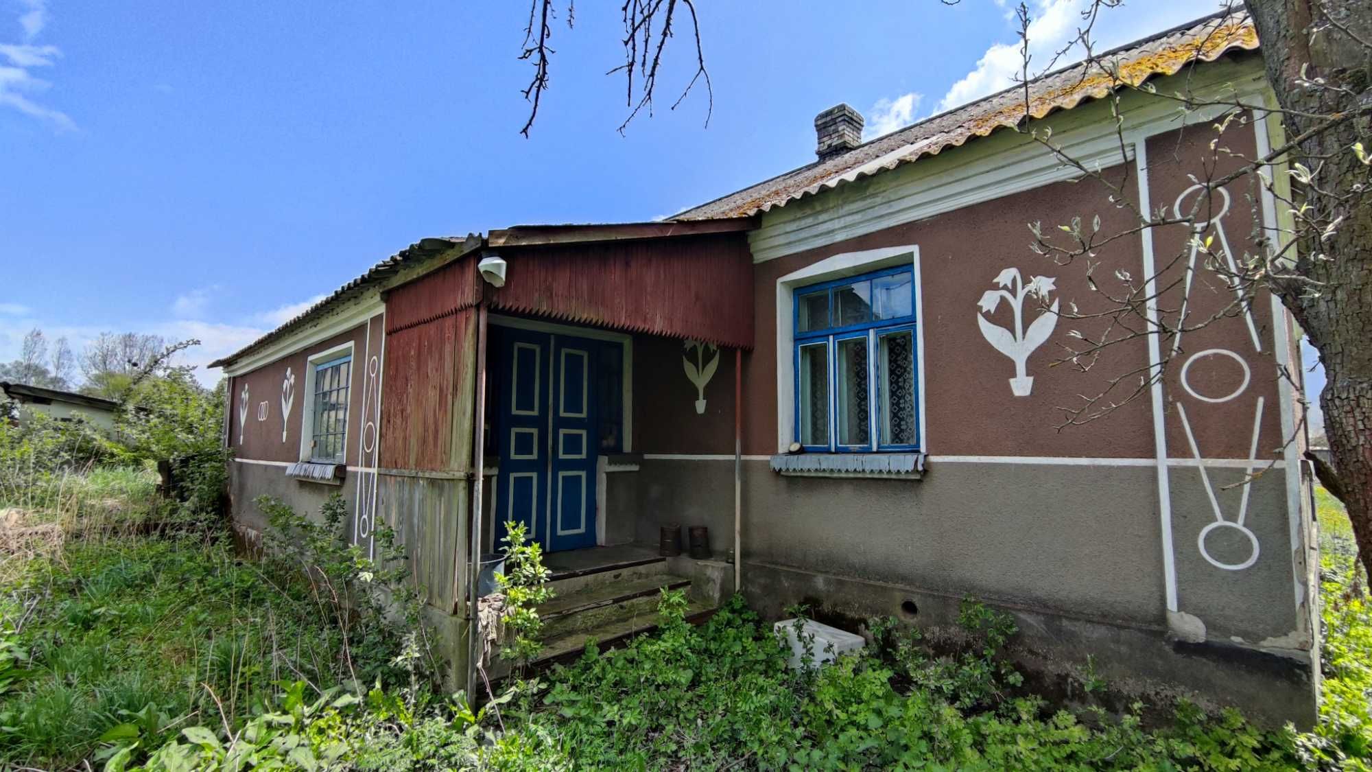 Продається будинок з земельною ділянкою