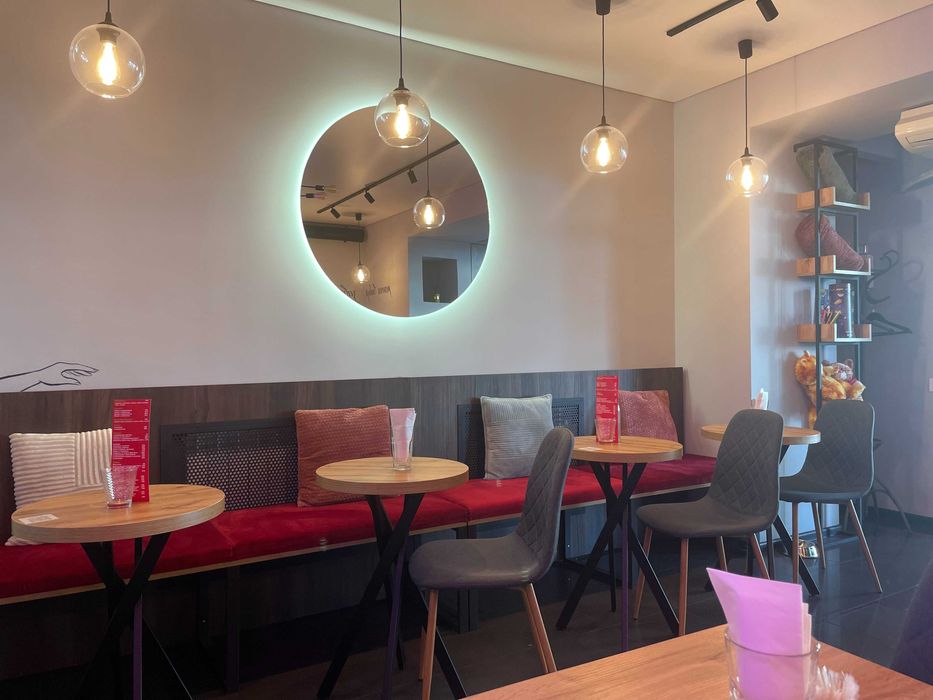 Оборудование та мебли для кавярні