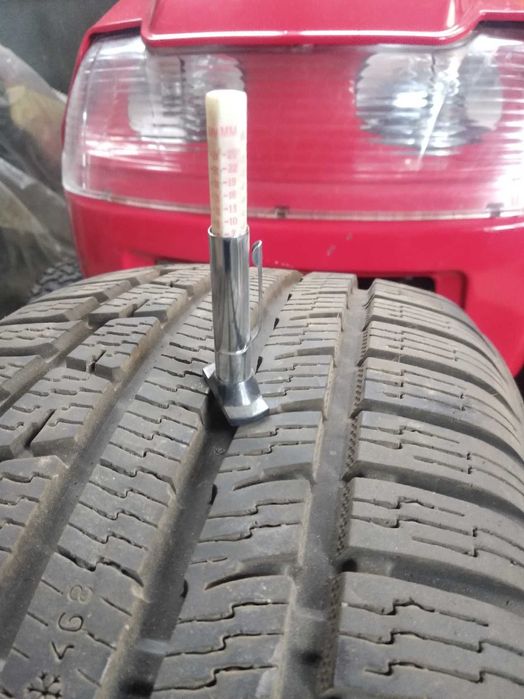 Opony Nokian 8 mm 4 szt 215/55 r16