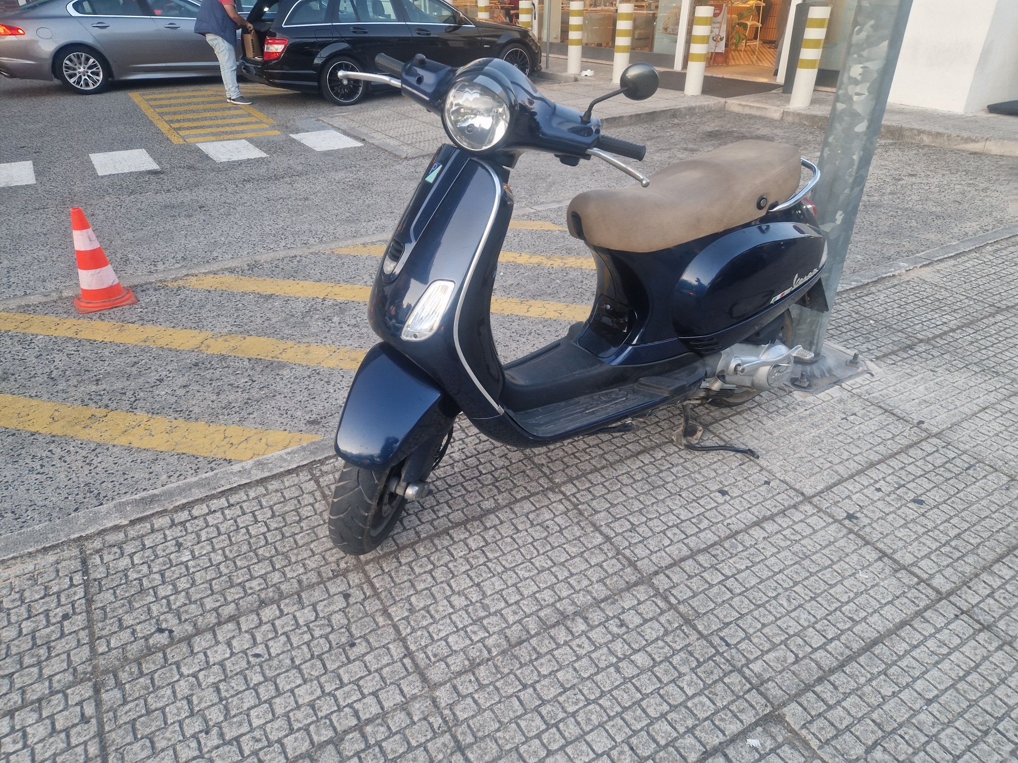 Vespa lx 125  Bom estado
