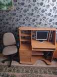 Продам стіл комп'ютерний (стільчик на колесах в подарунок)