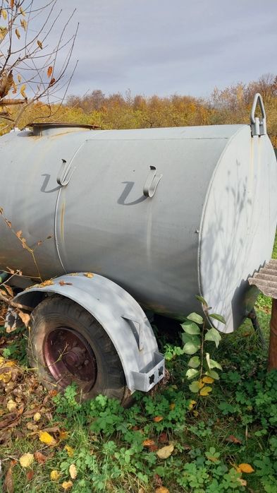 Бочка на 3.2т на колесах з насосом, хороший стан