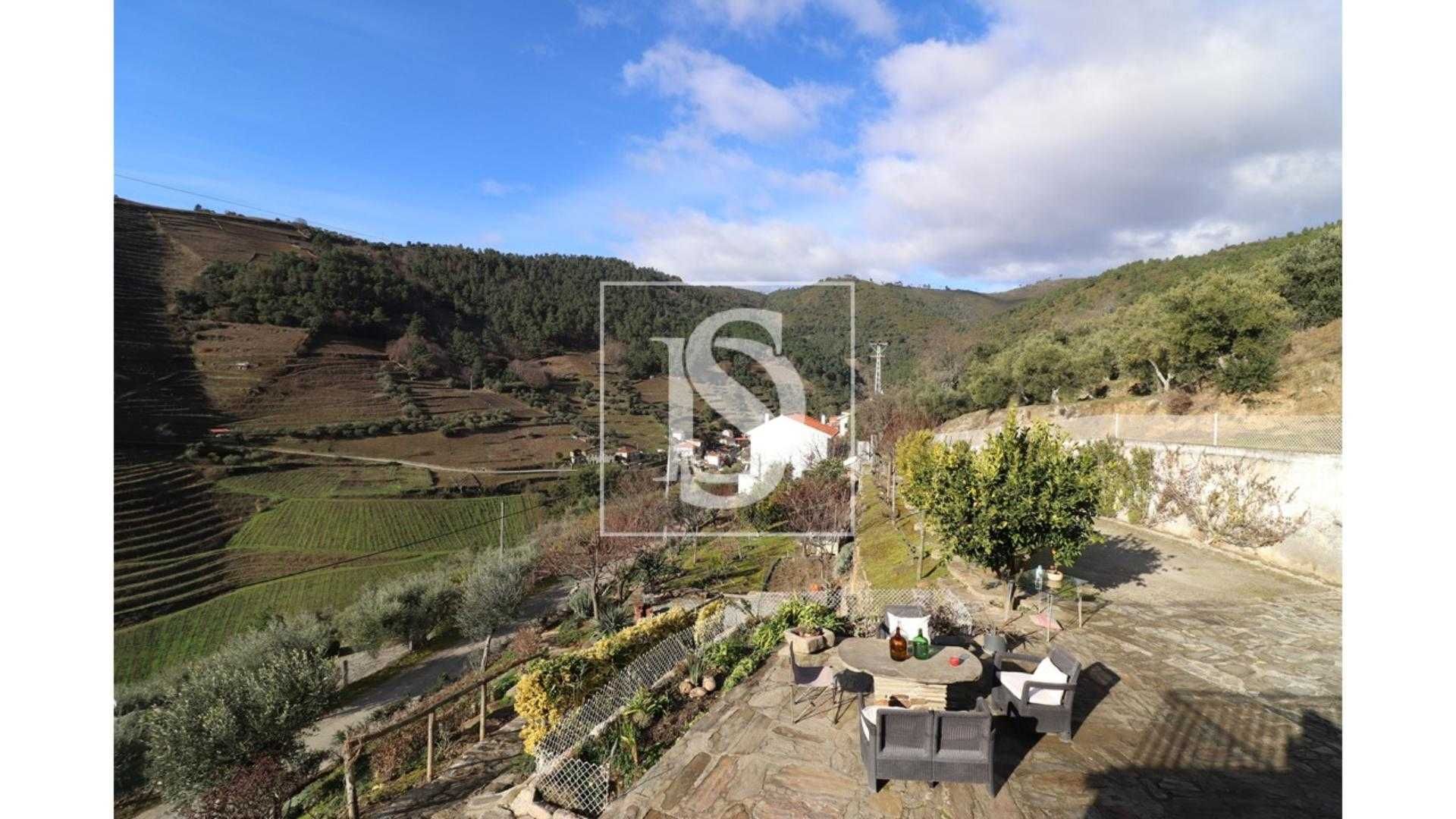 Moradia V3 com Terreno | Douro - OPORTUNIDADE