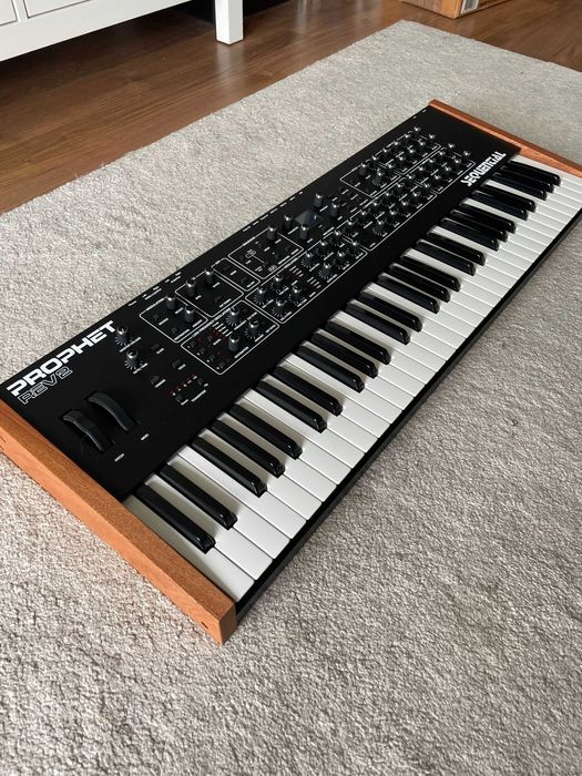 Sequential PROPHET REV2 - jak nowy