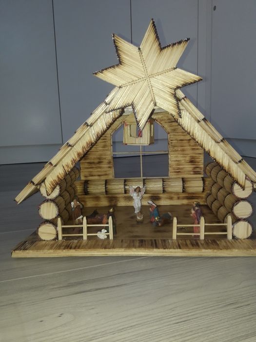 Szopka bożonarodzeniowa wyk.z ok 2700 zapałek