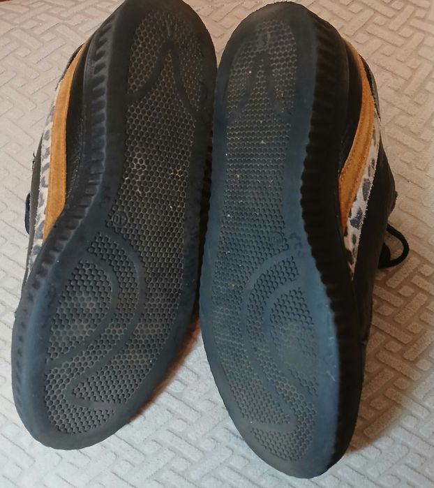 Кросівки шкіряні 40 розмір