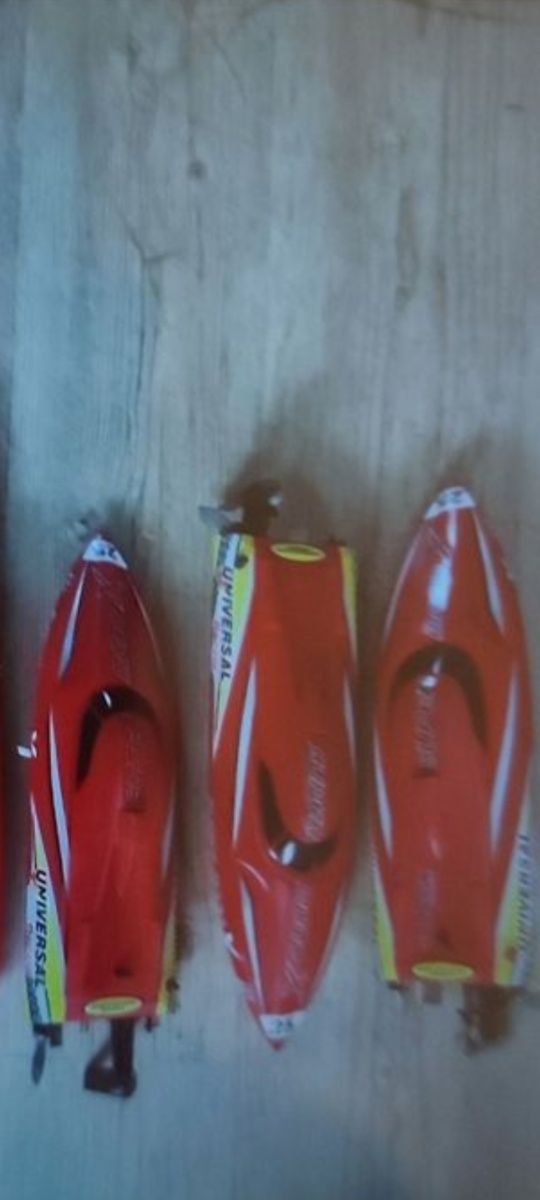 Barcos rc desde 30€  o branco da direita na caixa,com tudo.