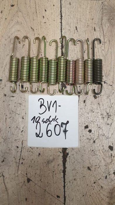 Sprężyna stopki centralnej Suzuki GN125 GN250 GN400 GS450 GS550  09443-18006