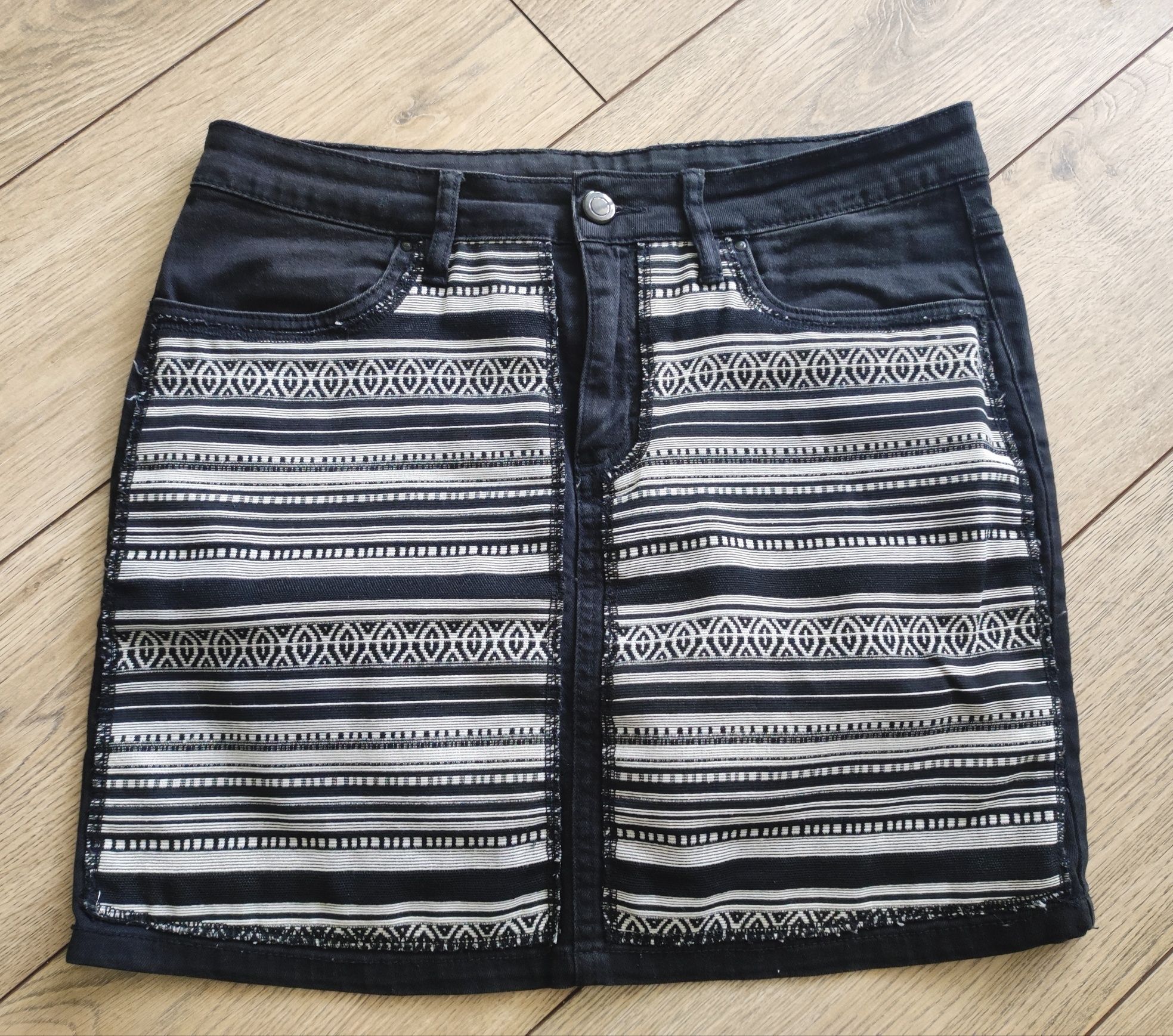 Jeansowa spódnica ze wzorem etno r L 40