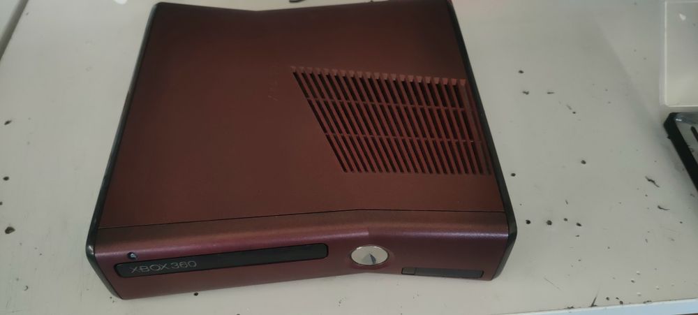 Xbox 360 slim uszkodzony.