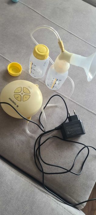 Bom de leite Medela elétrico com 2 biberoes.