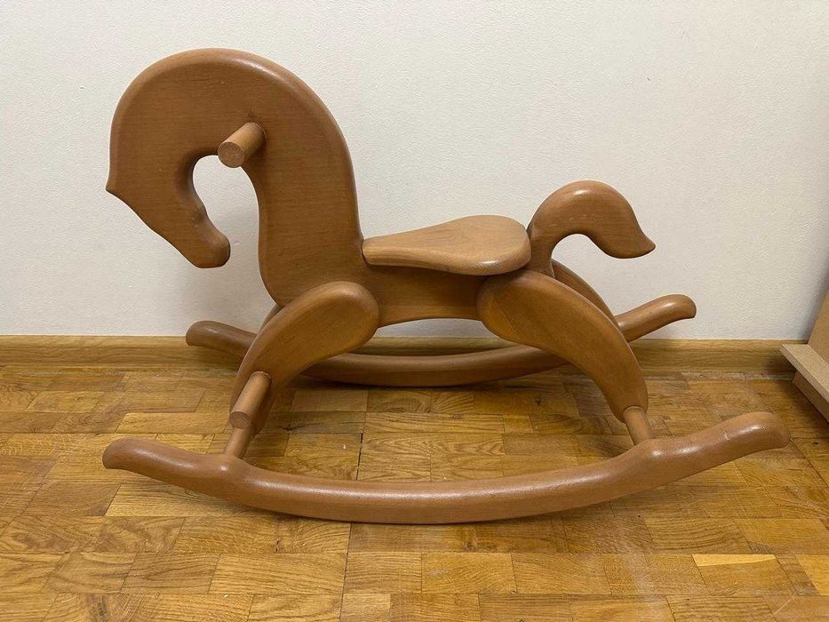 Дитячий коник-качалка