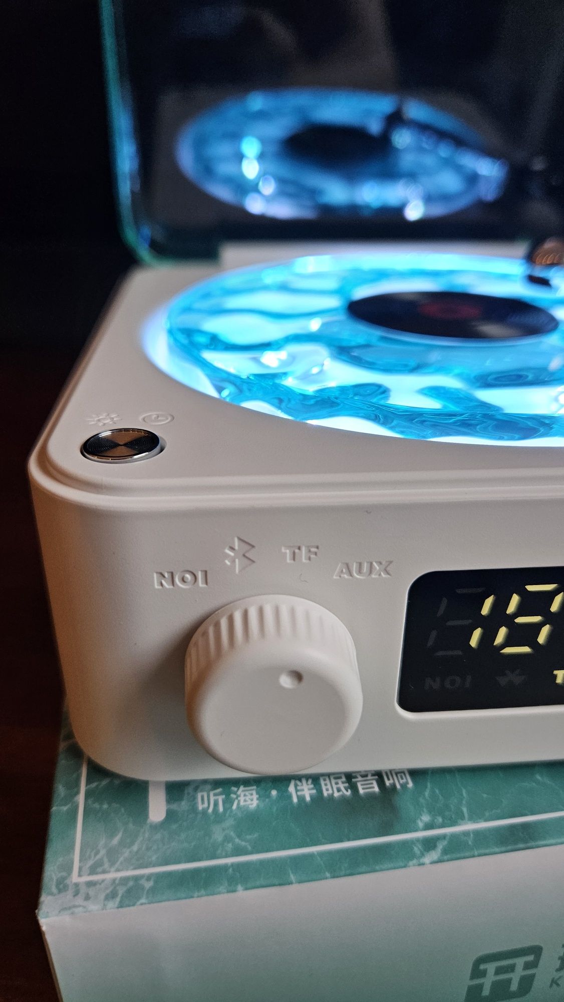 Głośnik bluetooth, biały szum, iluminacja.