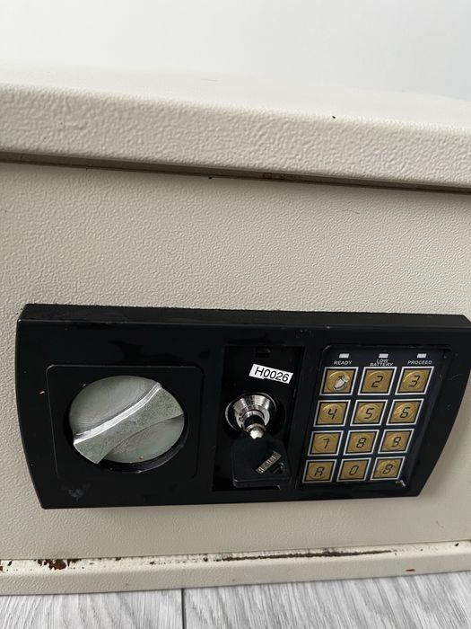 Сейф на електронному замку