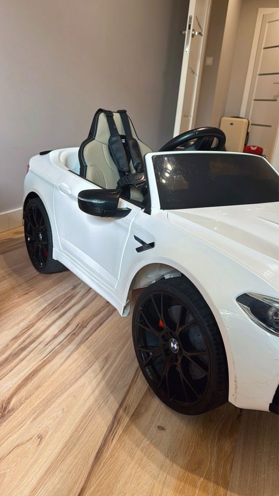 Bmw na akumulator !