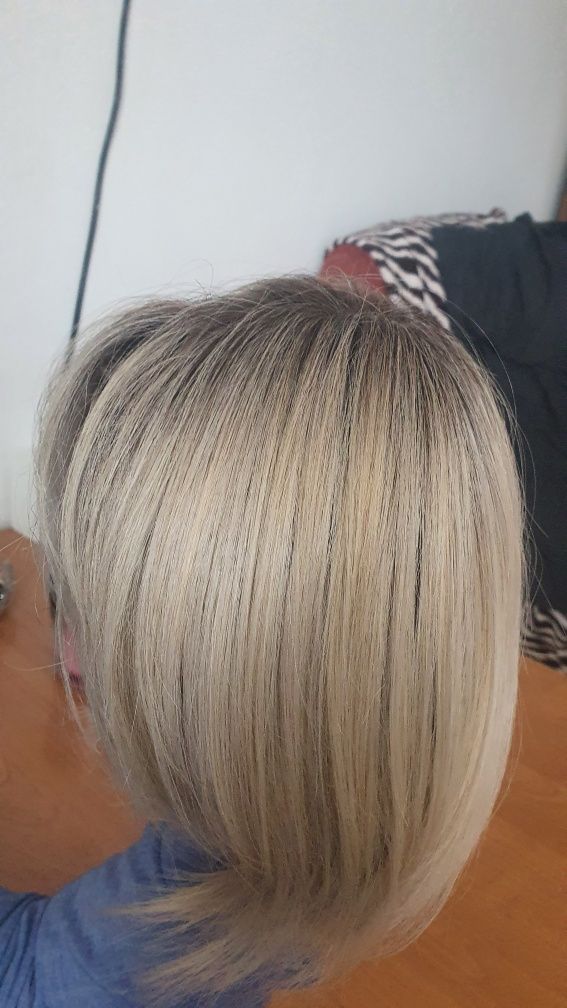 Peruka w kolorze blond