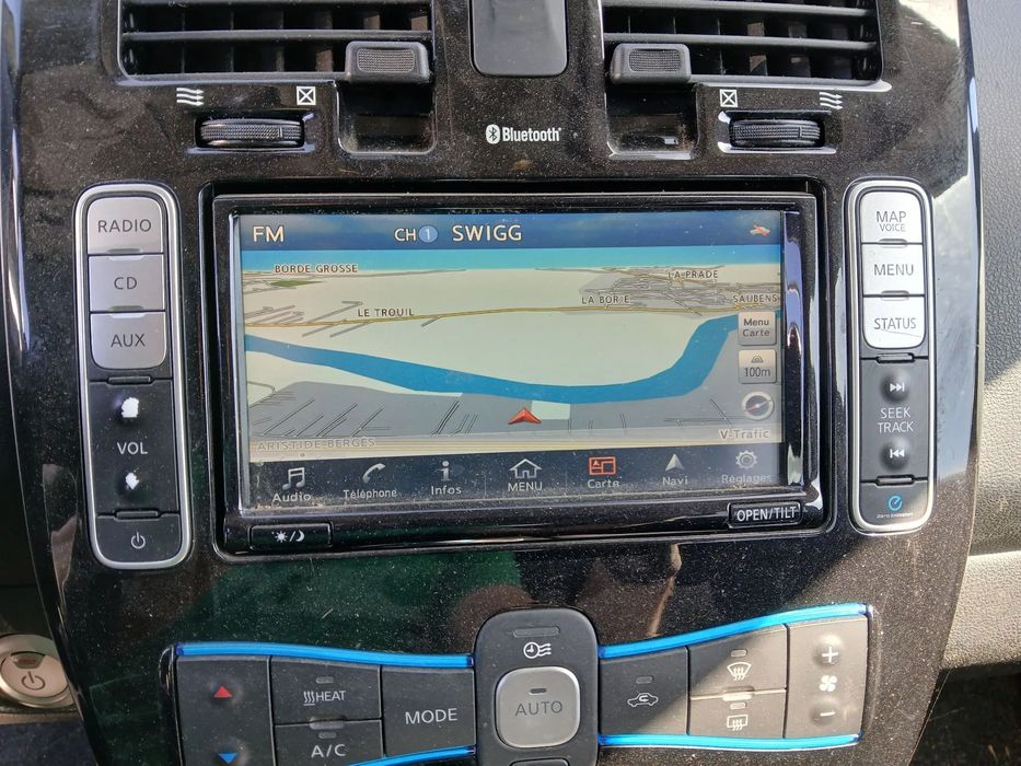 Rádio / auto-rádio NISSAN Leaf EV (ZE0)