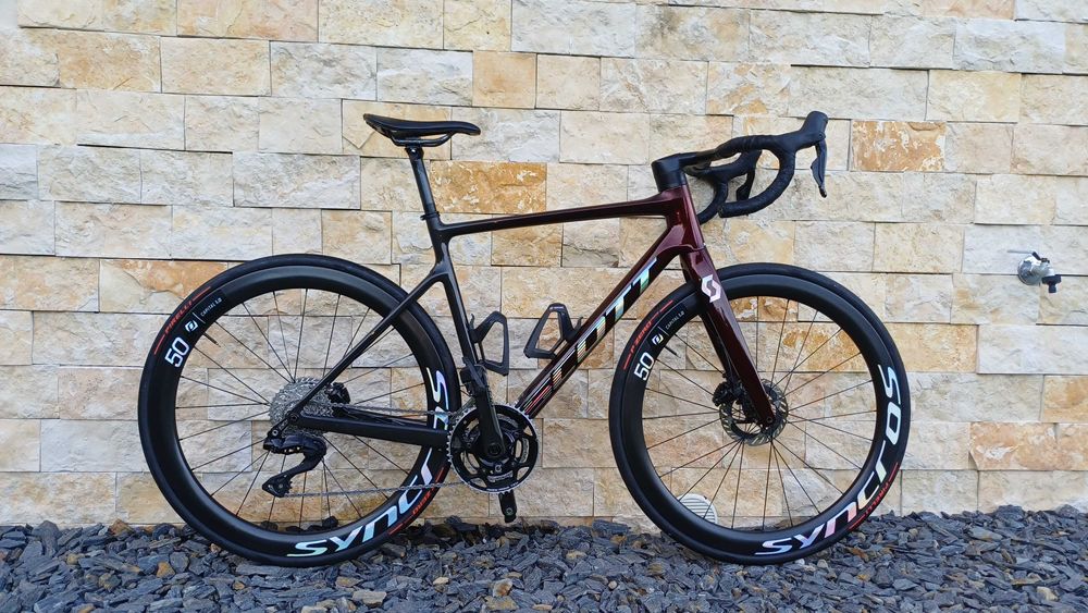 Bicicleta Estrada Scott Addict Modelo 2024 -  Di2- Componentes carbono