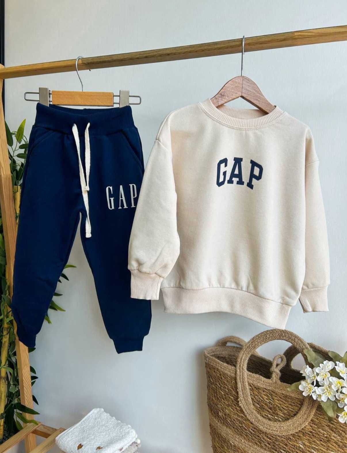 Спортивні  костюми на байці Gap  ріст від 98 до 128 см