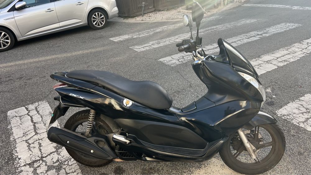 Honda pcx 125 october 2011