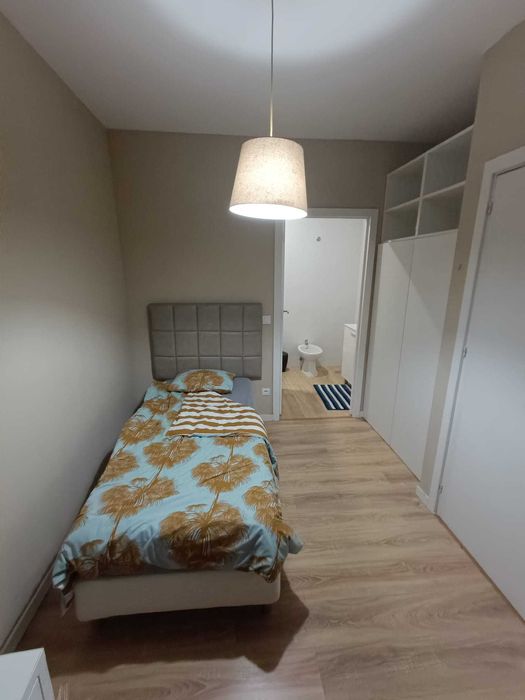 Quarto com casa de banho privativa Pedrouços