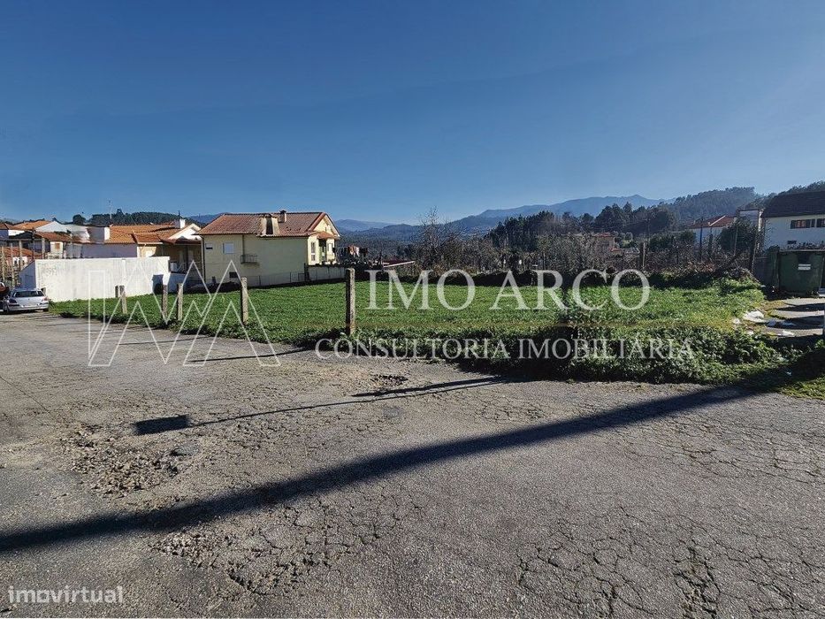 Terreno Urbano, Cerca Nova