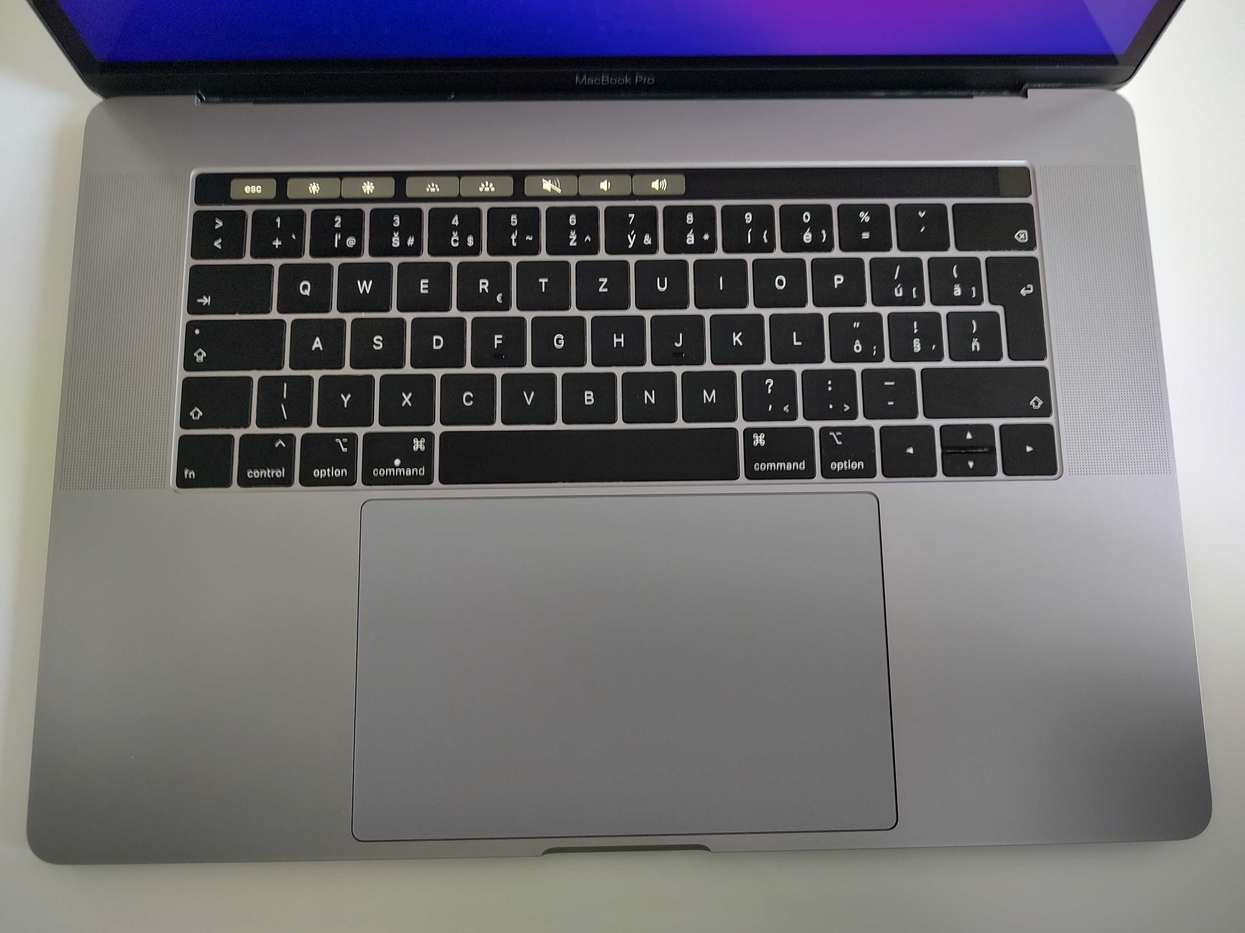 MacBook Pro (Retina, 15-inch, Mid 2018)