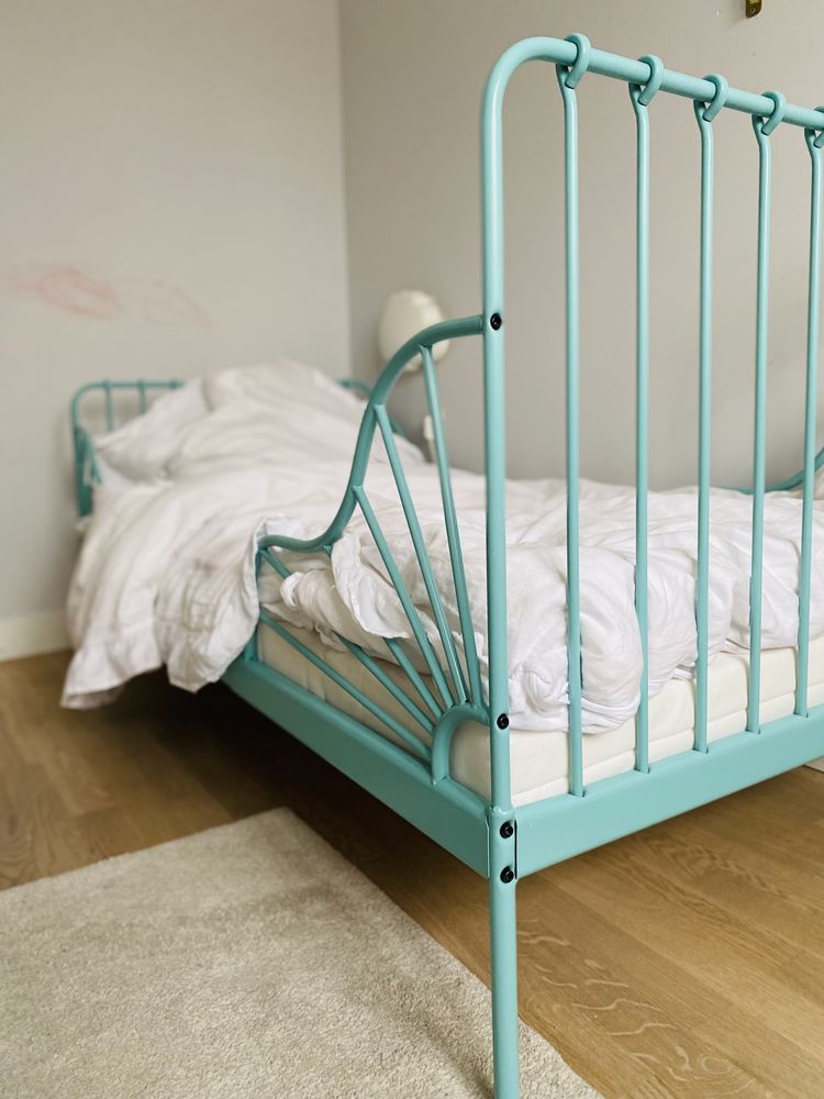 Unikatowe metalowe łóżko rozsuwane dziecięce Minnen IKEA turkusowe