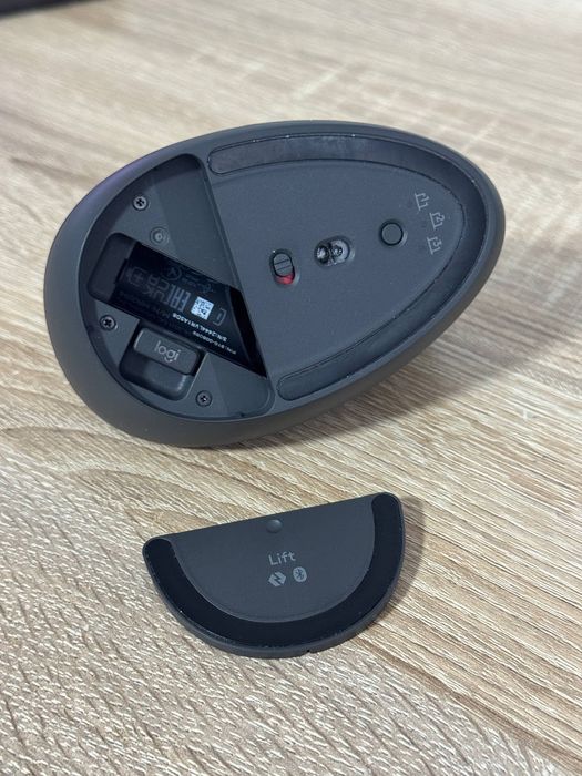 Бездротова миша Logitech Lift Ergonomic Vertical Graphite (910-006473)