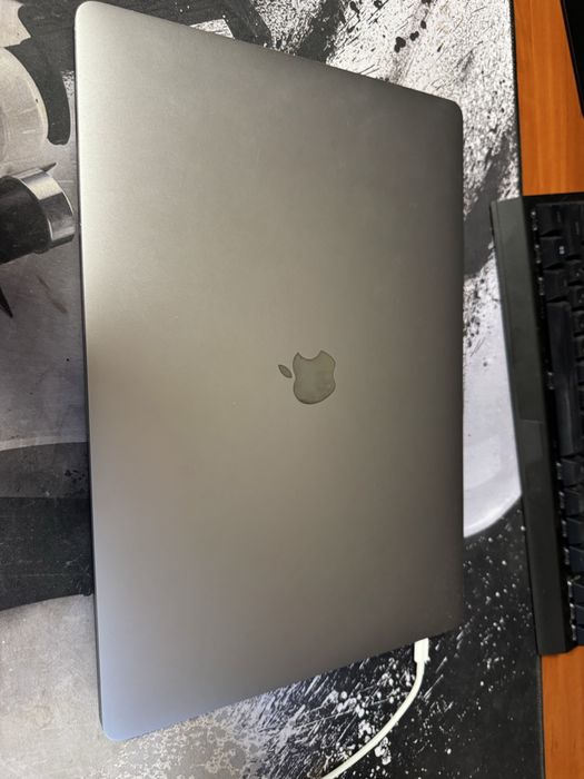 Macbook pro 2019 i7/16/512