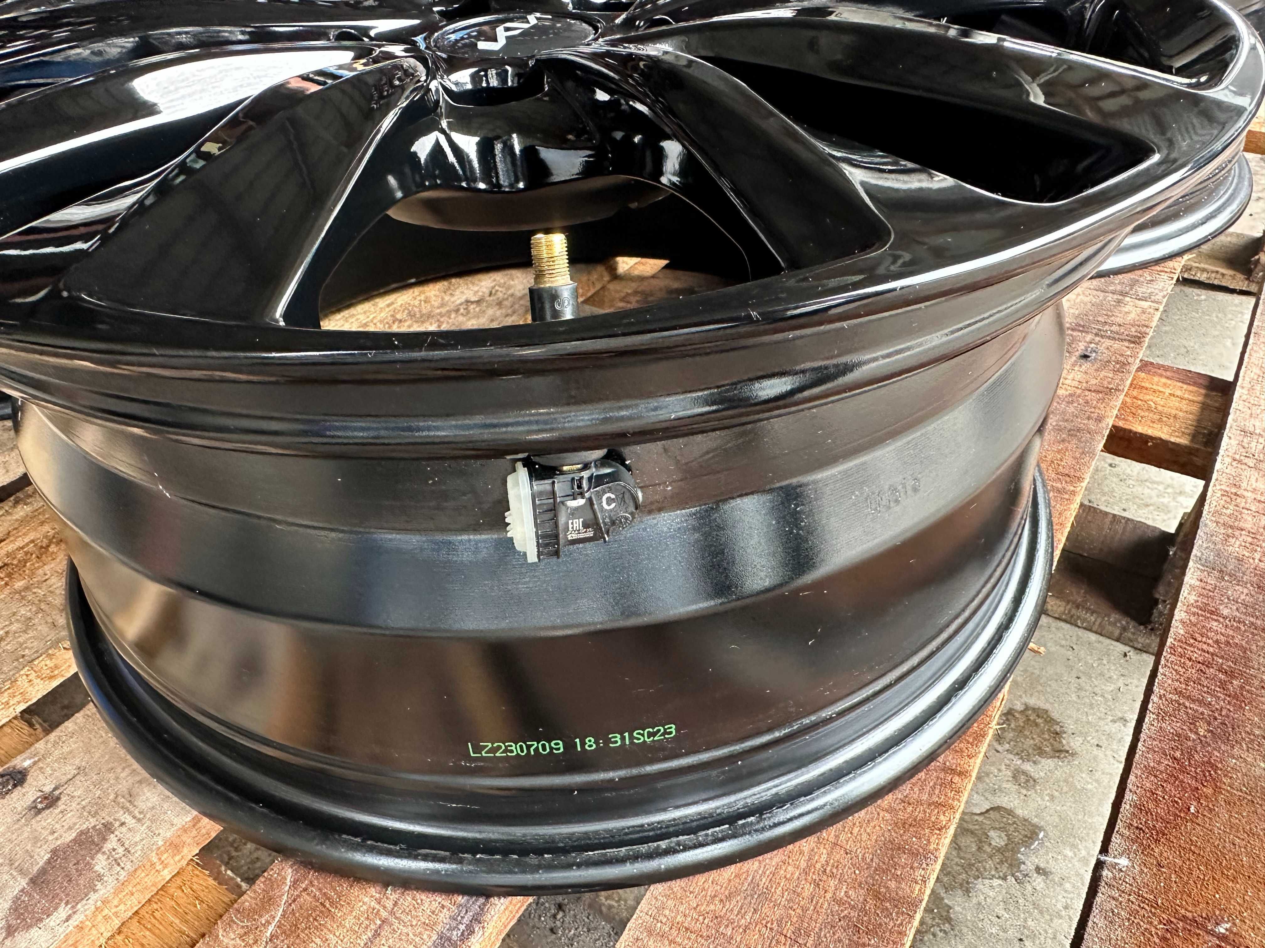 5x114,3 7j x 17" et50 KIA komplet alufelgi z czujnikami