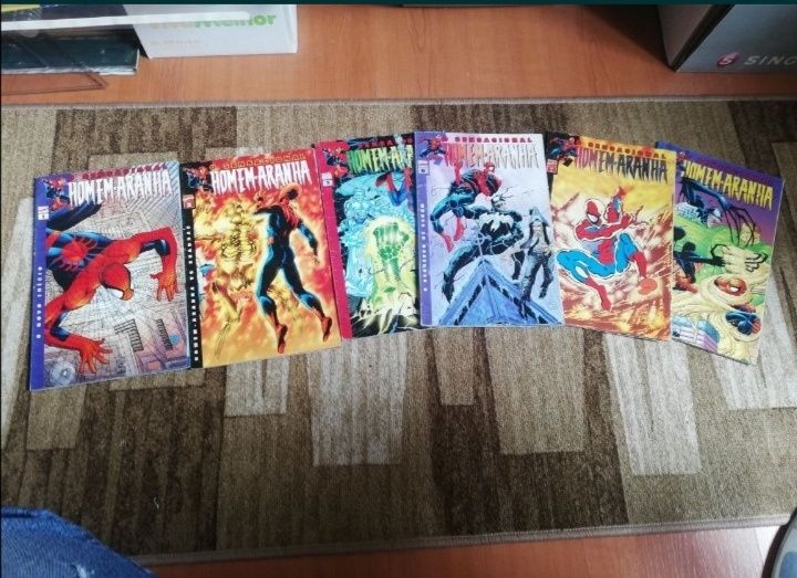 Livros BD Ultimate Homem Aranha e Sensasional Homem Aranha banda desen