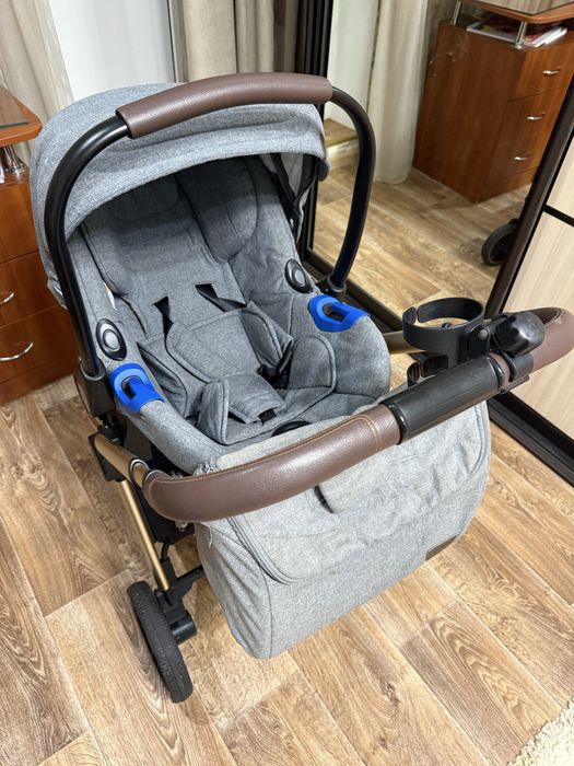 Подам детскую коляску Carello Epica 3 в 1