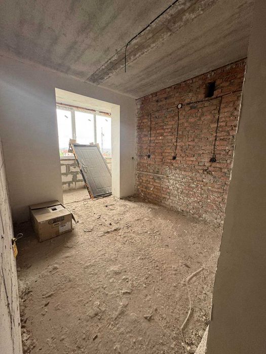 1к, новобудова біля парку і озера , мінімальне оформлення, поверх сер