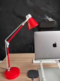 Lampka na biurko czerwona jak nowa