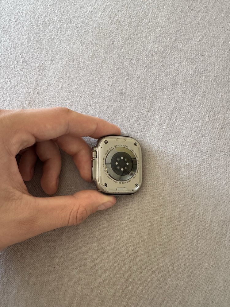Apple Watch Ultra 2 49mm GPS + LTE Titanium Case