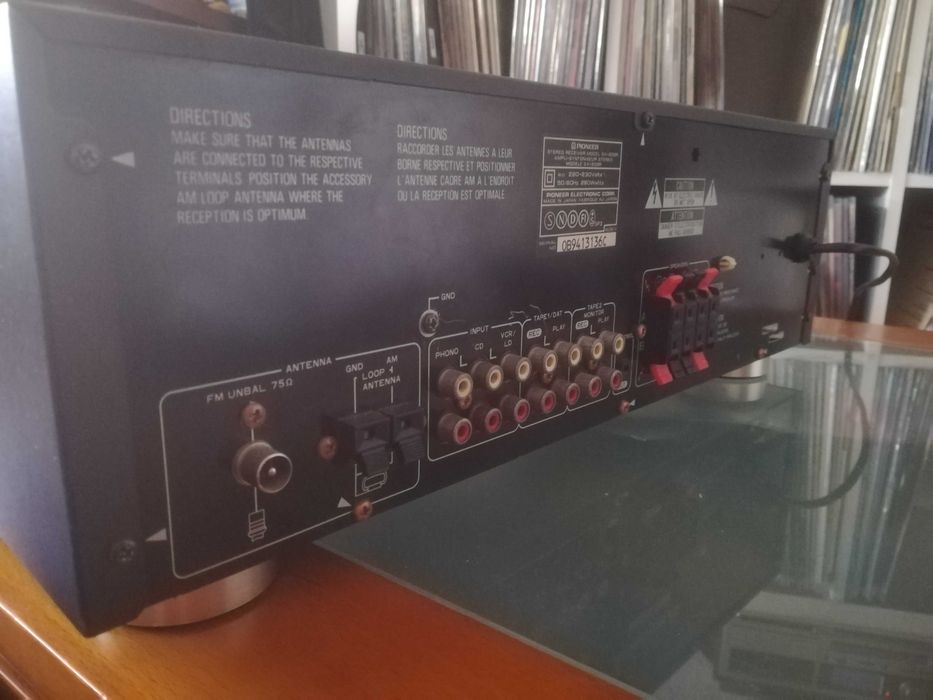 Aparelhagem Pioneer (gira discos e amp) + colunas Sanyo oferta