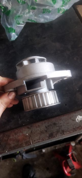 Помпа на VW 1.4 бензин