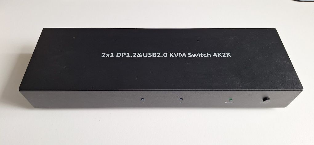 Techly IDATA DP-KVM2 przełącznik KVM Czarny