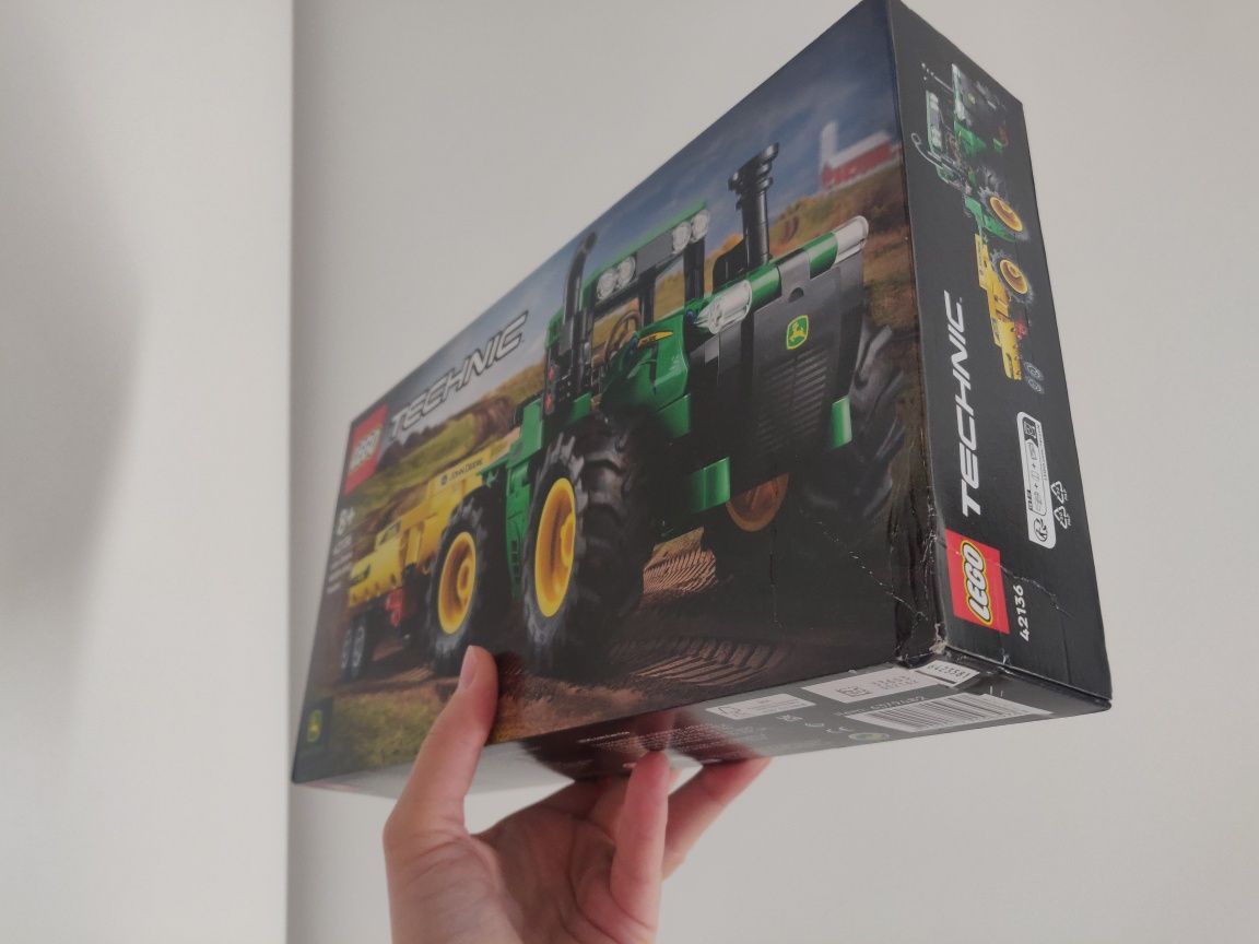 LEGO Technic 42136 - Traktor John Deere 9620R 4WD